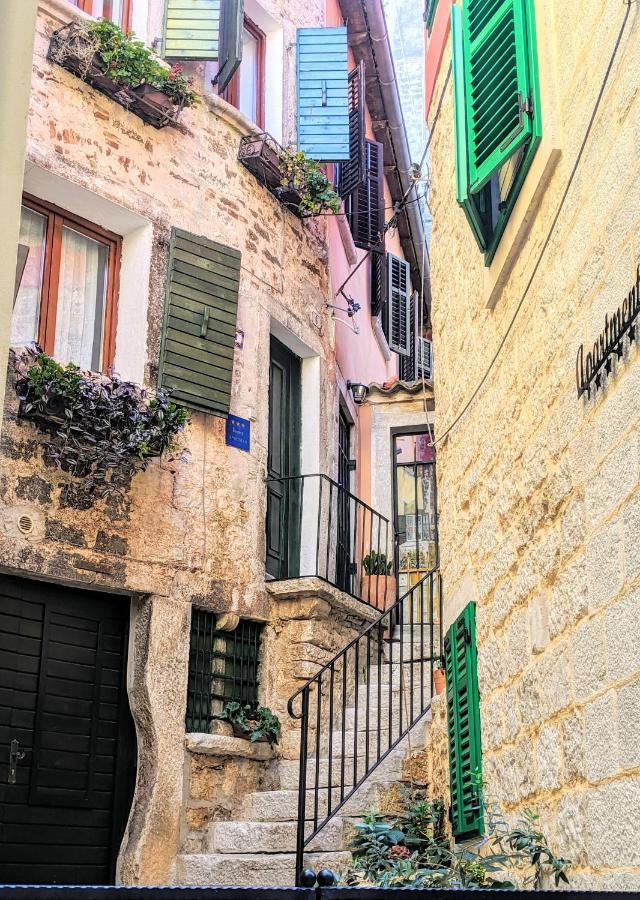 Private Courtyard Medieval Stone Home In Old Town Ровинь Экстерьер фото